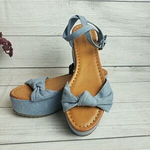 American Eagle Outfitters Daisy Sandals Womens‎ Sz. 9